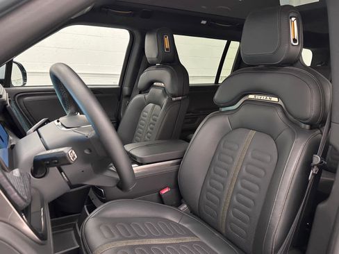 Used 2025 Rivian R1S Adventure image 13