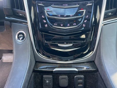 Used 2020 Cadillac Escalade Platinum AWD/4WD image 29