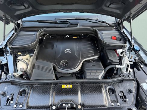 Used 2024 Mercedes-Benz GLS 450 4MATIC image 9