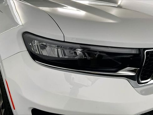 Used 2025 Jeep Grand Cherokee Overland w/ Trailer Tow Package image 26