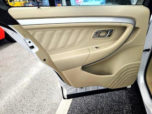 Used 2017 Ford Taurus SEL image 26