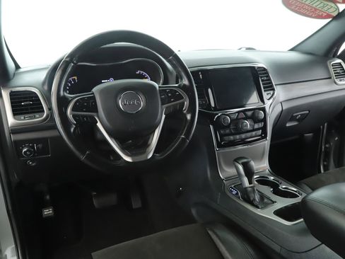 Used 2020 Jeep Grand Cherokee Altitude image 2