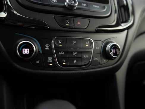 Used 2022 Chevrolet Equinox RS w/ Infotainment Package image 9