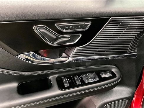 Used 2022 Lincoln Corsair AWD w/ Premium Package image 29