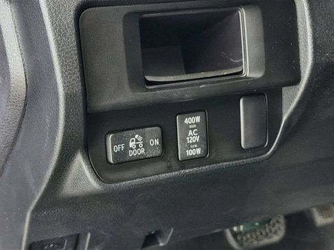 Used 2016 Toyota Tacoma TRD Sport AWD/4WD image 11