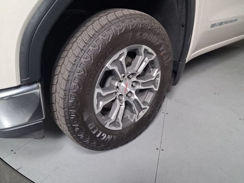 Used 2026 GMC Sierra 1500 SLE w/ Preferred Package AWD/4WD image 9