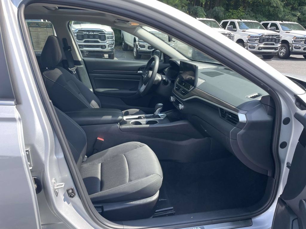 Used 2025 Nissan Altima 2.5 SV w/ SV Special Edition Package FWD image 15
