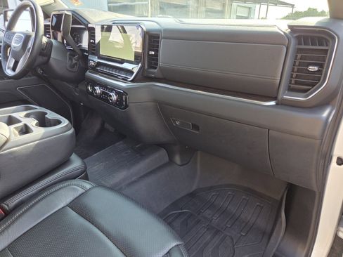Used 2022 GMC Sierra 1500 Elevation w/ LPO, Elevation Black Package AWD/4WD image 17