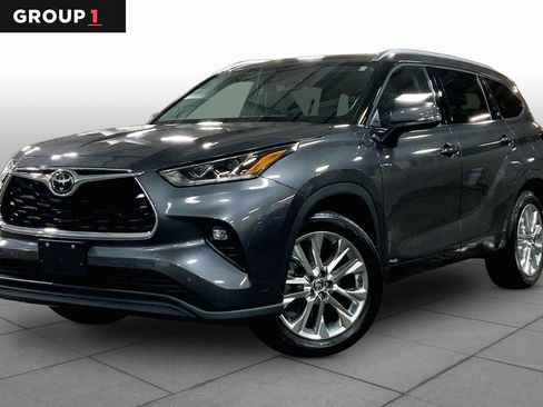 Used 2025 Toyota Highlander Limited AWD/4WD image 1