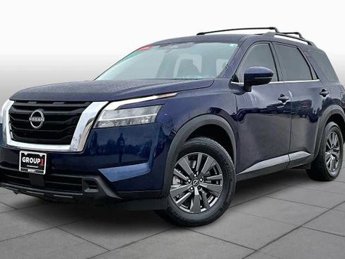 Certified 2022 Nissan Pathfinder SV image 1