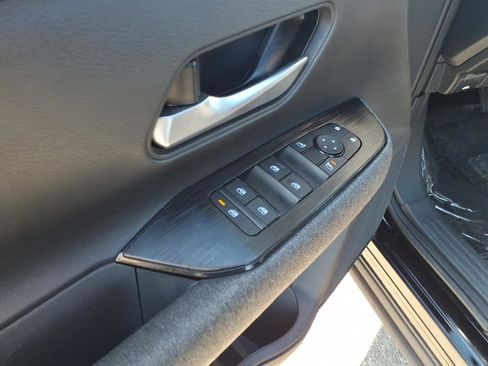 Certified 2025 Nissan Kicks SV w/ Charging Package image 17