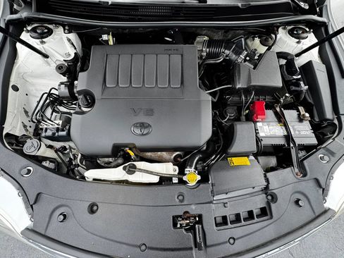 Used 2013 Toyota Avalon Limited w/ Technology Pkg FWD image 40