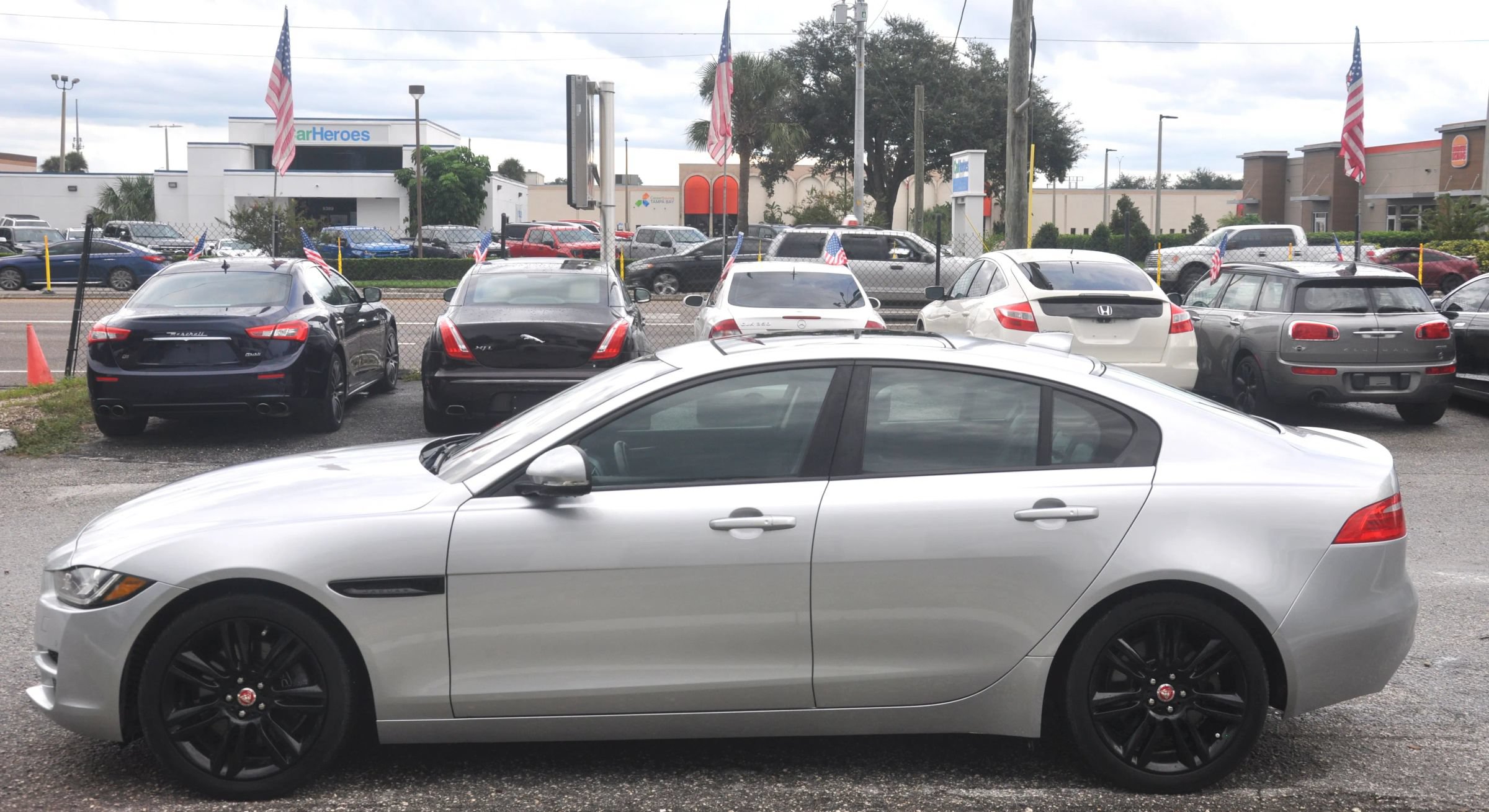 Used 2017 Jaguar XE Prestige RWD image 2