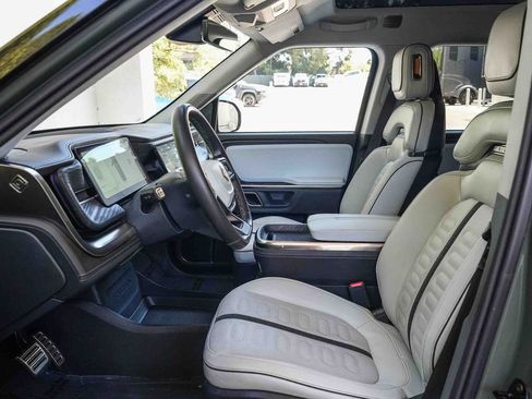 Used 2024 Rivian R1S Launch Edition Quad AWD/4WD image 17