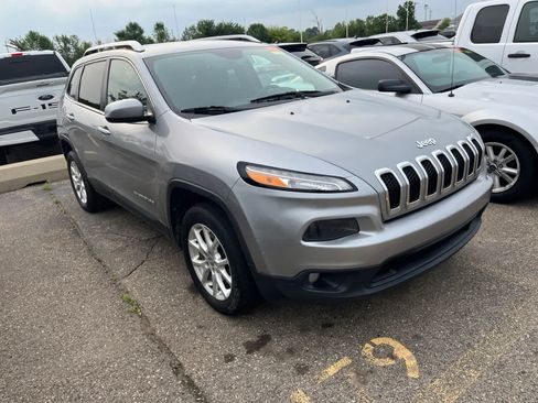 Used 2015 Jeep Cherokee Latitude FWD image 18