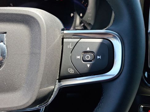 Used 2023 Volvo XC40 B5 Core AWD/4WD image 18