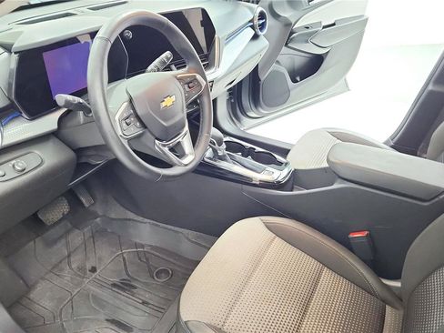 Used 2025 Chevrolet Trax LT w/ Driver Confidence Package FWD image 13