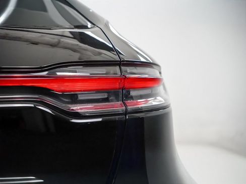 Certified 2026 Porsche Macan AWD/4WD image 9