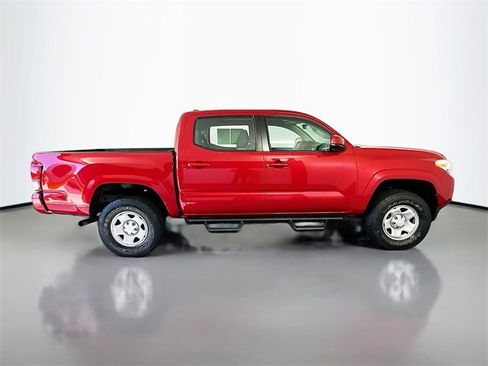 Used 2018 Toyota Tacoma SR image 8