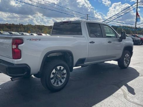 Used 2023 Chevrolet Silverado 2500 Custom w/ Custom Value Package image 4