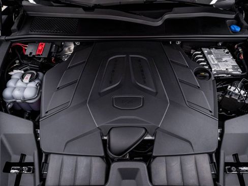 Certified 2025 Porsche Cayenne Coupe image 29