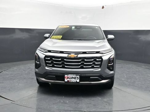 Used 2025 Chevrolet Equinox LT FWD image 2