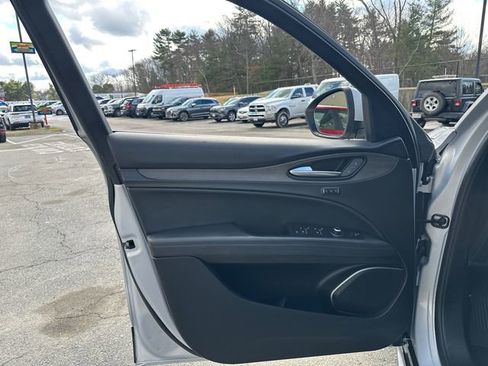 Used 2022 Alfa Romeo Stelvio Ti image 24