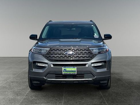 Used 2023 Ford Explorer XLT w/ Equipment Group 202A AWD/4WD image 2