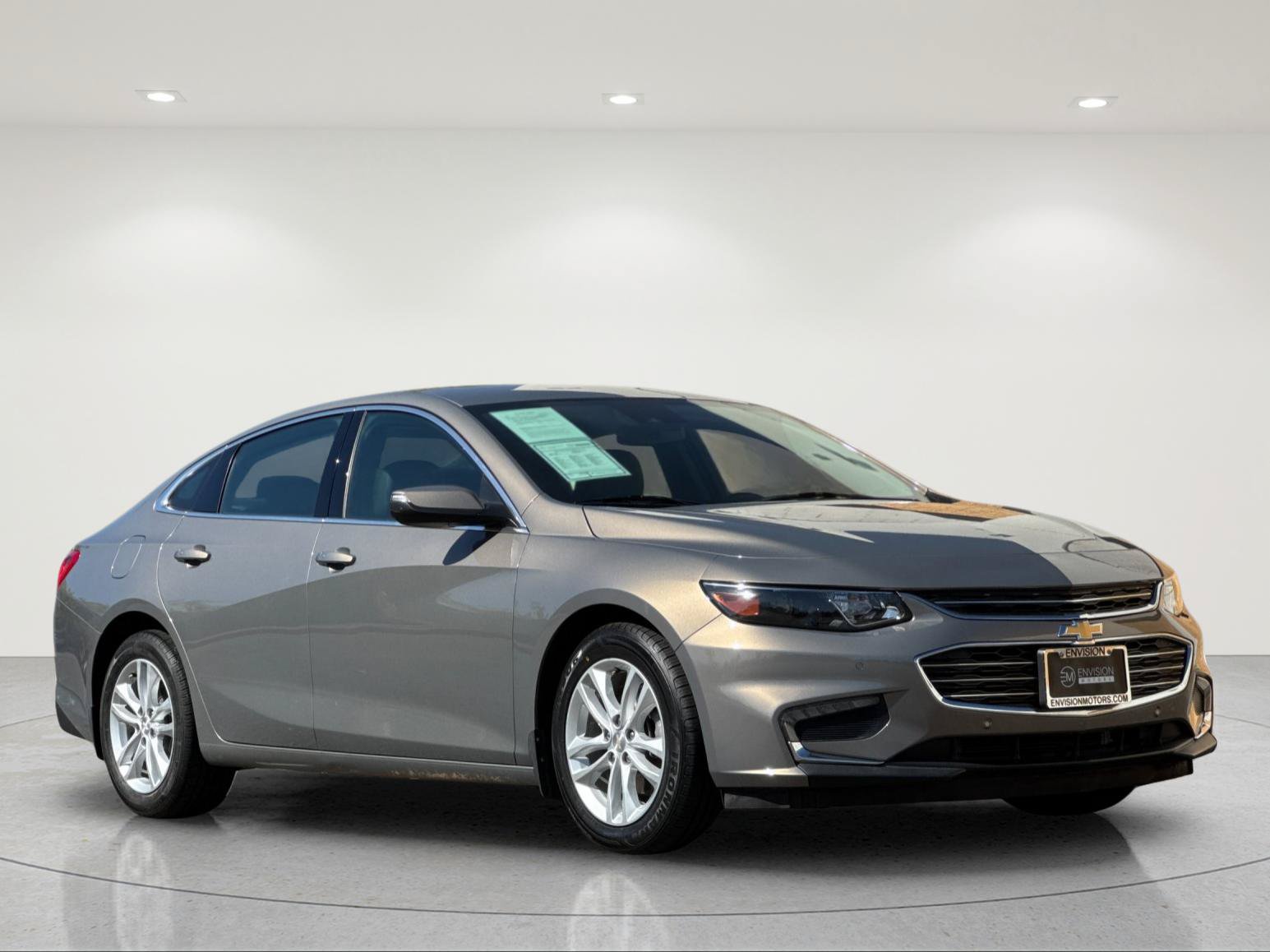 Used 2017 Chevrolet Malibu LT w/ Leather Package FWD image 8