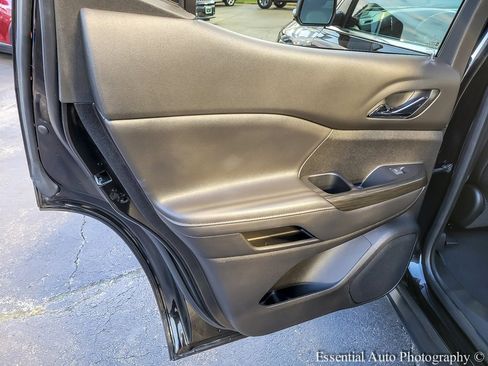 Certified 2023 GMC Acadia SLT image 26