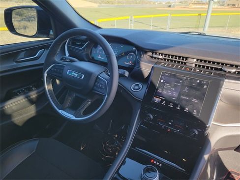 Used 2024 Jeep Grand Cherokee Altitude image 16