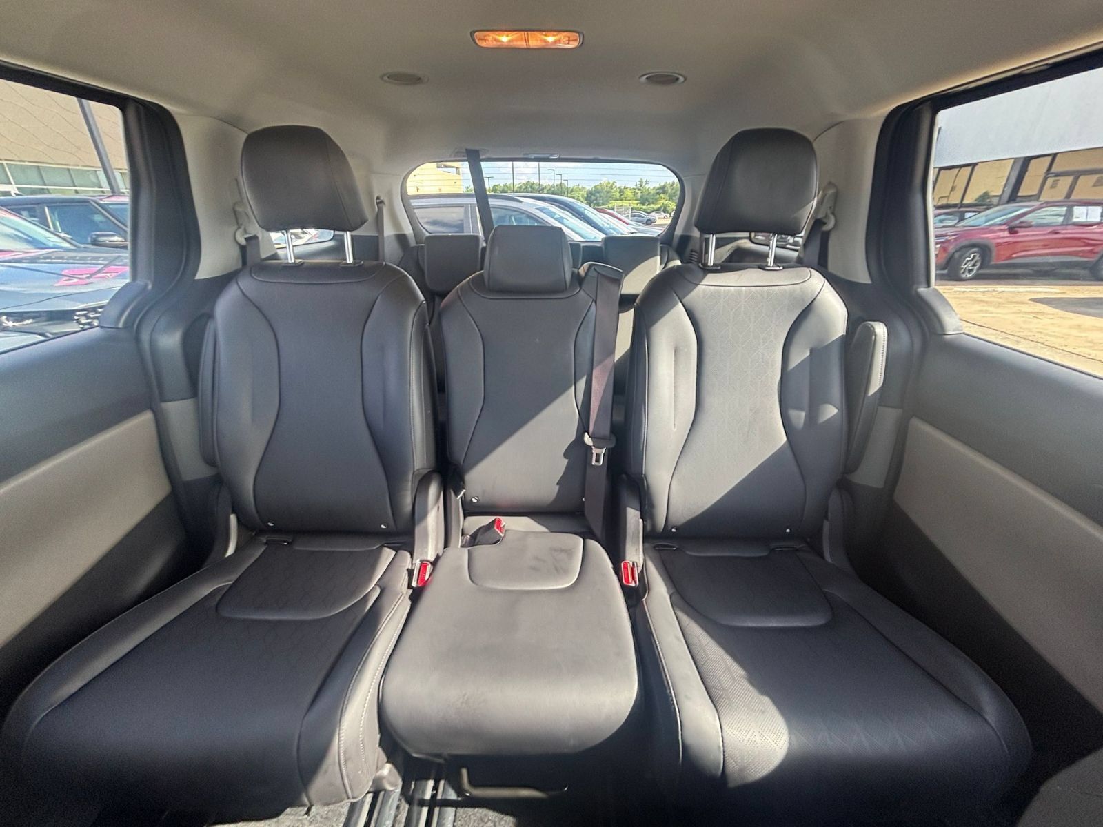 Used 2026 Kia Carnival FWD image 38