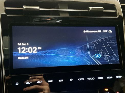 Used 2024 Hyundai Santa Cruz Limited image 15