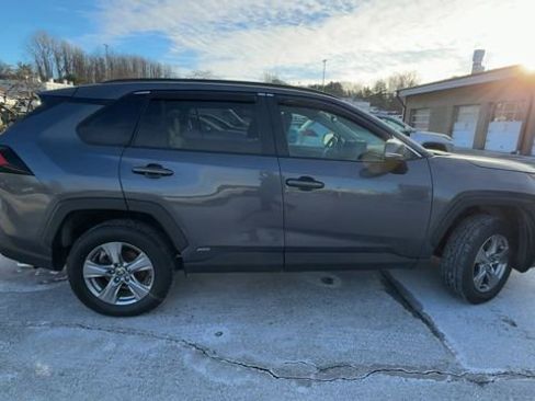 Certified 2022 Toyota RAV4 XLE image 9