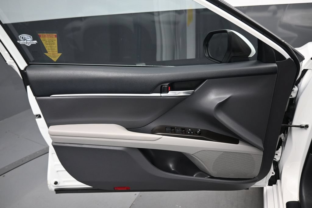 Used 2023 Toyota Camry SE FWD image 9