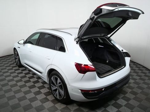 Used 2024 Audi Q8 e-tron Premium Plus image 30