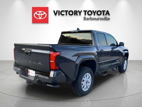 Used 2025 Toyota Tacoma SR5 AWD/4WD image 5