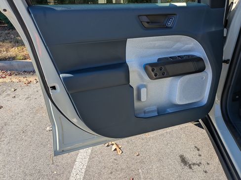 New 2025 Ford Maverick XLT w/ XLT Luxury Package image 9