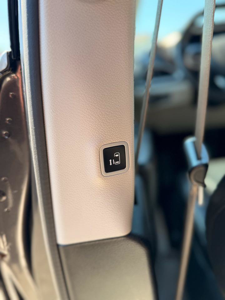 Used 2019 Chrysler Pacifica Touring-L FWD image 24