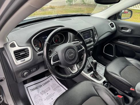 Used 2018 Jeep Compass Latitude AWD/4WD image 18