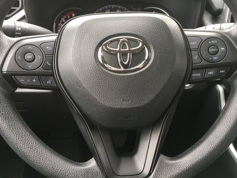 Used 2025 Toyota RAV4 XLE AWD/4WD image 13