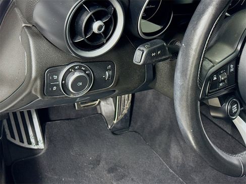 Used 2022 Alfa Romeo Giulia Ti image 11