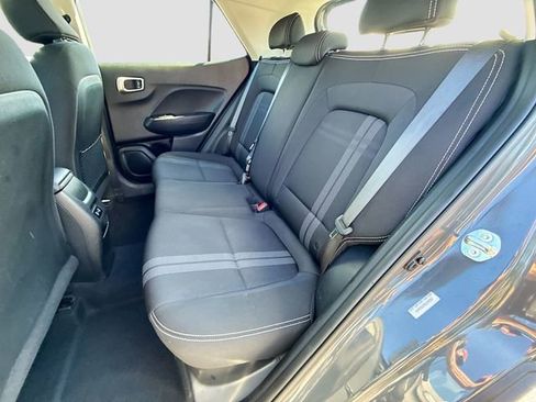 Used 2025 Hyundai Venue SEL FWD image 23