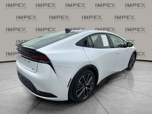 Used 2025 Toyota Prius XLE image 5