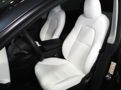 Used 2024 Tesla Model Y Performance image 15