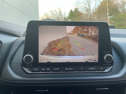 Used 2023 Nissan Rogue SV image 24