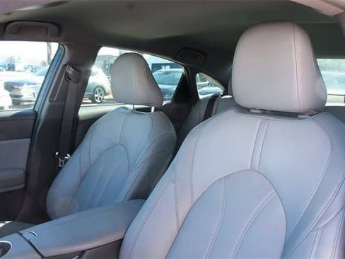 Used 2022 Toyota Avalon XLE image 12