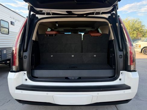 Used 2016 Cadillac Escalade Luxury AWD/4WD image 23