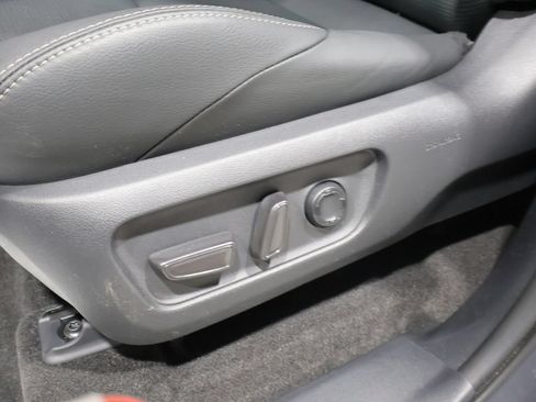 Used 2025 Toyota 4Runner Limited AWD/4WD image 13