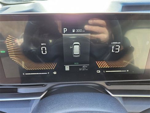 Used 2025 Kia Carnival EX image 29